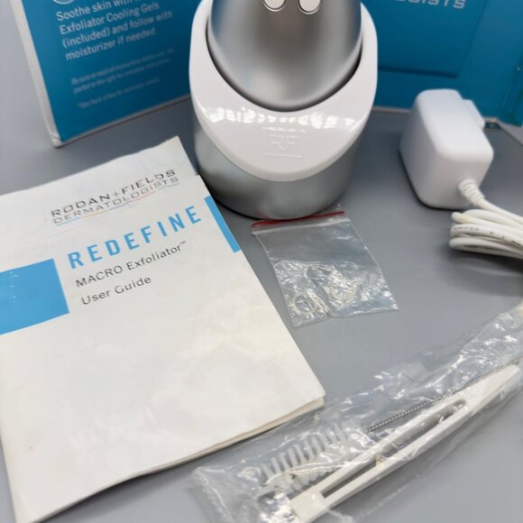Rodan + Fields Macro Exfoliator Device With User Guide & Accessories - Picture 3 of 7